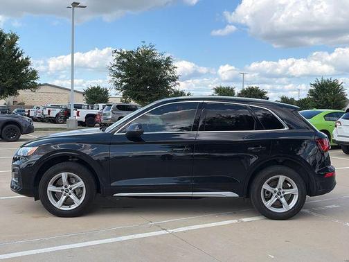 Mythos Black Metallic 2021 Audi Q5 45 Premium