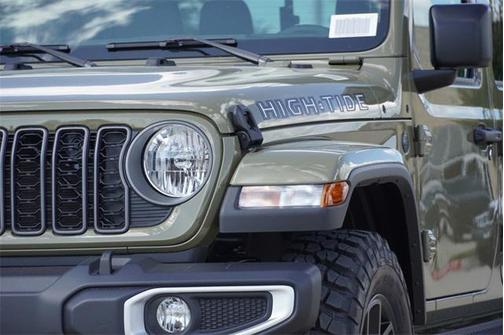 2025 Jeep Gladiator High Tide