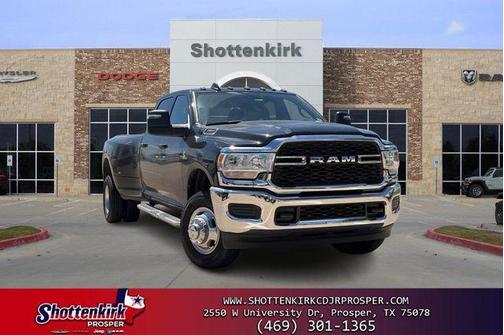 Diamond Black Crystal Pearlcoat 2024 RAM 3500 Tradesman Crew Cab 4x4 8' Box