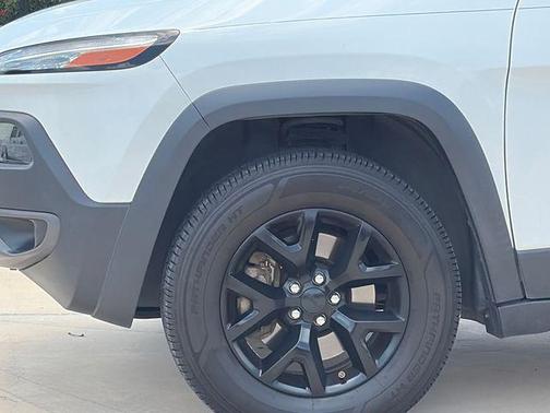 Bright White Clearcoat 2017 Jeep Cherokee Trailhawk