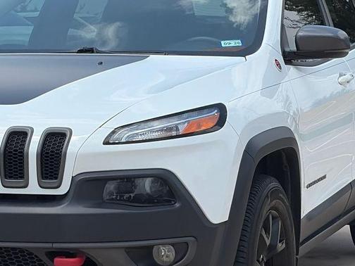Bright White Clearcoat 2017 Jeep Cherokee Trailhawk