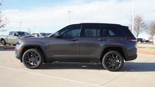 Baltic Gray Metallic Clearcoat 2025 Jeep Grand Cherokee Limited