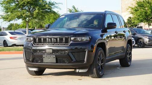 Diamond Black Crystal Pearlcoat 2026 Jeep Grand Cherokee Altitude