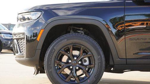Diamond Black Crystal Pearlcoat 2026 Jeep Grand Cherokee Altitude