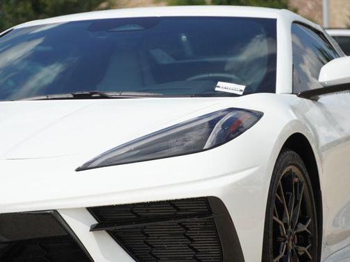 Arctic White 2025 Chevrolet Corvette Stingray w/1LT