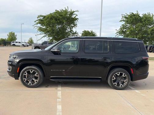 Diamond Black Crystal Pearlcoat 2023 Jeep Wagoneer Series III 4x2