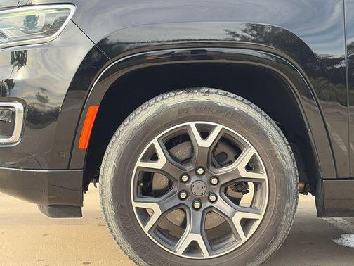 Diamond Black Crystal Pearlcoat 2023 Jeep Wagoneer Series III 4x2