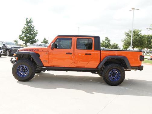 Punkn Metallic Clearcoat 2023 Jeep Gladiator Mojave 4x4