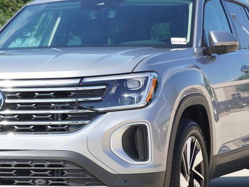 silver mist metallic 2026 Volkswagen Atlas 2.0T SE w/Technology