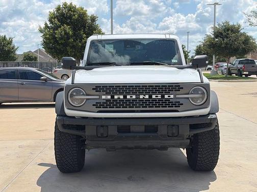 Oxford White 2024 Ford Bronco Badlands
