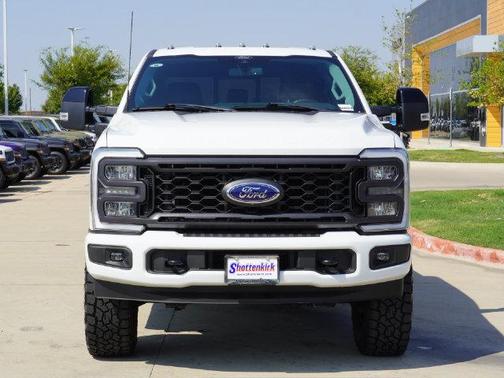 Oxford White 2024 Ford F-250 Lariat