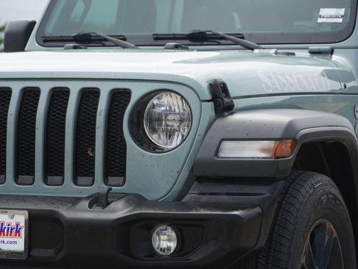 Earl Clearcoat 2023 Jeep Wrangler Sport