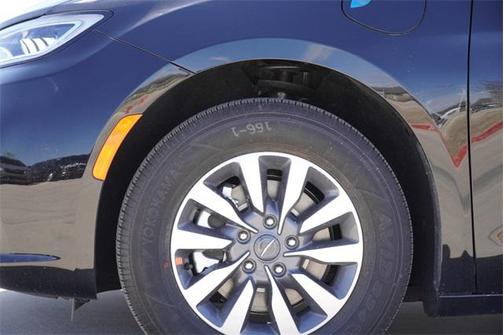 2025 Chrysler Pacifica Hybrid Select