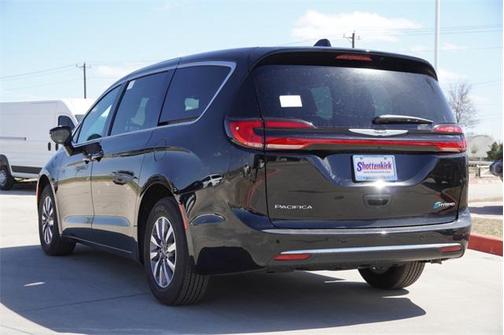 2025 Chrysler Pacifica Hybrid Select