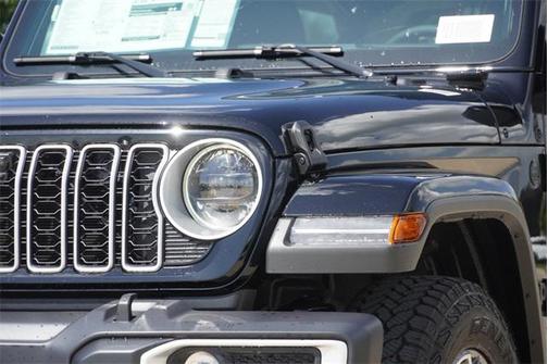 2025 Jeep Wrangler 4-Door Sahara 4x4