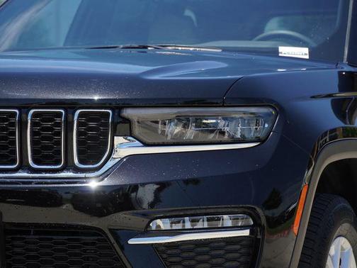 Diamond Black Crystal Pearlcoat 2023 Jeep Grand Cherokee Limited