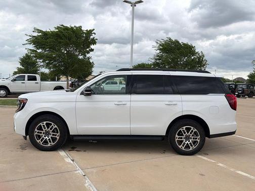Oxford White 2025 Ford Expedition Active