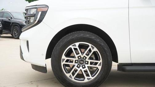 Oxford White 2025 Ford Expedition Active