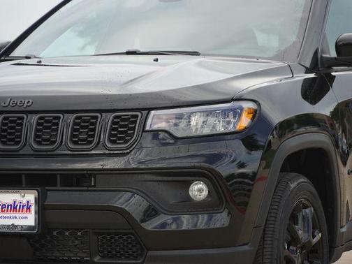 Diamond Black Crystal Pearlcoat 2026 Jeep Compass Latitude