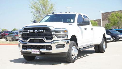 Bright White Clearcoat 2026 RAM 3500 Tradesman Crew Cab 4x4 8' Box
