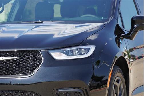 2025 Chrysler Pacifica Hybrid Premium S Appearance Pkg
