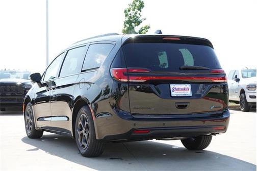 2025 Chrysler Pacifica Hybrid Premium S Appearance Pkg