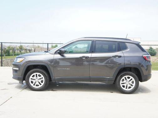 Granite Crystal Metallic Clearcoat 2017 Jeep New Compass Sport