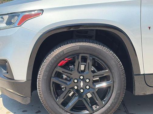 Silver Ice Metallic 2021 Chevrolet Traverse Premier