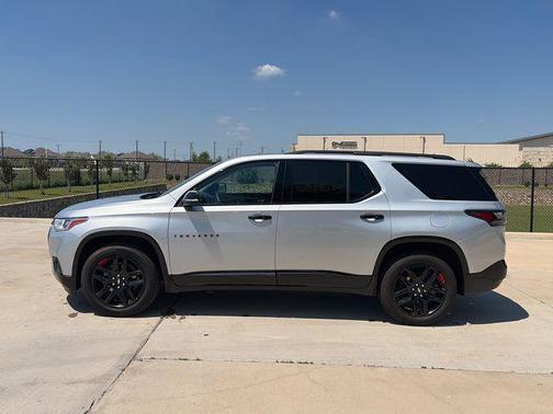 Silver Ice Metallic 2021 Chevrolet Traverse Premier