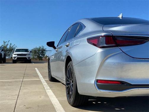 2024 Lexus ES 250 Base