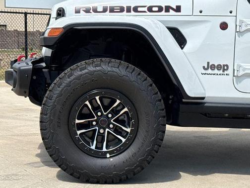 Bright White Clearcoat 2026 Jeep Wrangler Rubicon