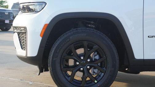 Bright White Clearcoat 2026 Jeep Grand Cherokee Altitude
