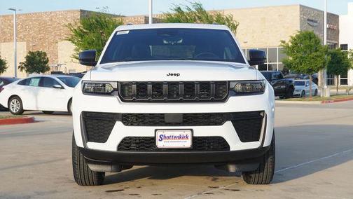 Bright White Clearcoat 2026 Jeep Grand Cherokee Altitude
