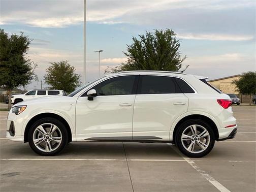 2022 Audi Q3 45 S line Premium