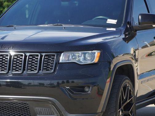Diamond Black Crystal Pearlcoat 2017 Jeep Grand Cherokee Limited