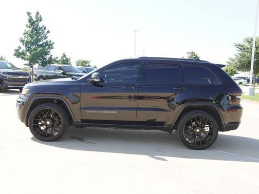 Diamond Black Crystal Pearlcoat 2017 Jeep Grand Cherokee Limited