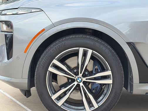 Gray Metallic 2024 BMW X7 xDrive40i