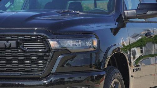 Diamond Black Crystal Pearlcoat 2026 RAM 1500 Big Horn/Lone Star