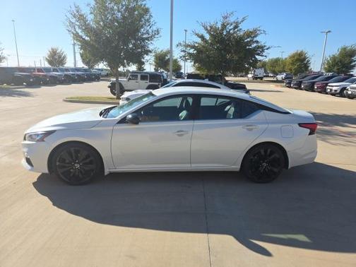 2020 Nissan Altima SR FWD