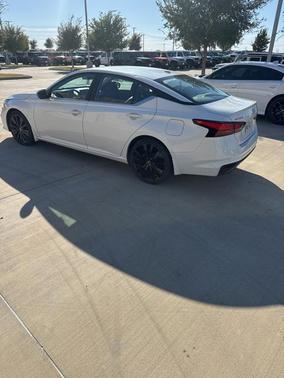 2020 Nissan Altima SR FWD