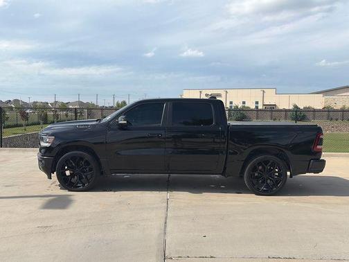Diamond Black Crystal Pearlcoat 2019 RAM 1500 Big Horn