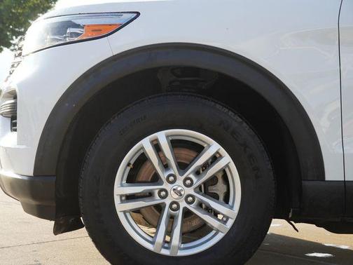 Oxford White 2021 Ford Explorer XLT
