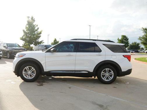 Oxford White 2021 Ford Explorer XLT
