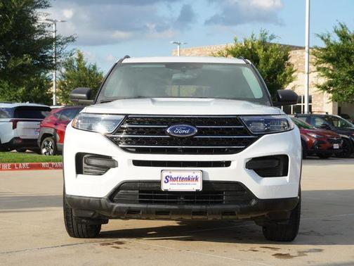 Oxford White 2021 Ford Explorer XLT