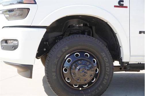 2025 RAM 3500 Limited Crew Cab 4x4 8' Box