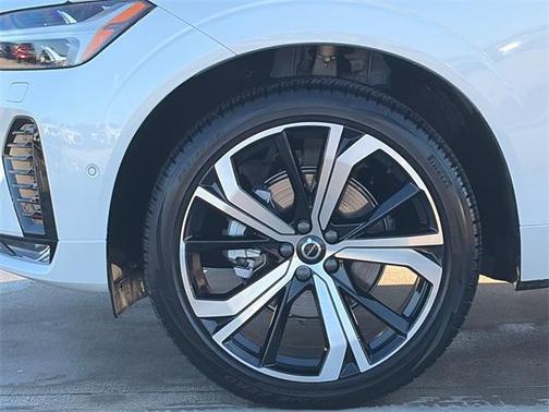 2025 Volvo XC60 B5 Ultra