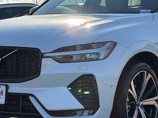 2025 Volvo XC60 B5 Ultra