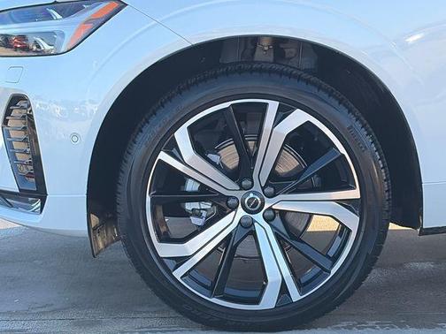 2025 Volvo XC60 B5 Ultra