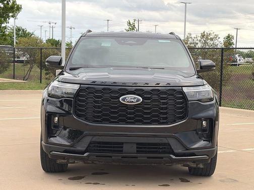 Black Metallic 2025 Ford Explorer ST-Line