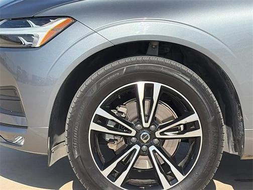 2021 Volvo XC60 T5 Momentum